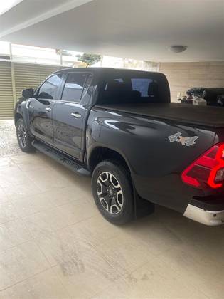 TOYOTA HILUX 2.8 D-4D TURBO DIESEL CD SRX 4X4 AUTOMÁTICO TOYOTA HILUX 2.8 D-4D TURBO DIESEL CD SRX 4X4 AUTOMÁTICO